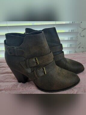 Forever Brown Buckle Strap Block Stacked Heel Ankle Booties Sz 8